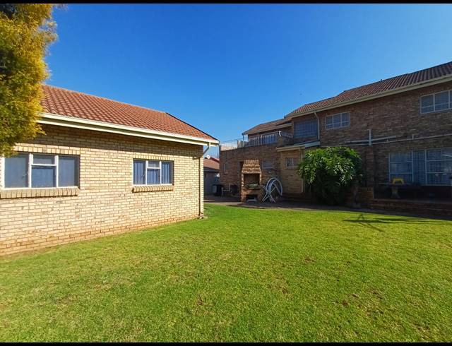 4 BEDROOM HOUSE FOR SALE IN VANDERBIJLPARK SE 3